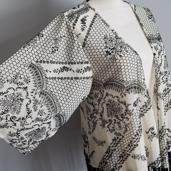 NWOT Kimono - Picture 4 of 8